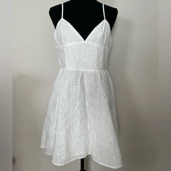 Zara Dresses & Skirts - NWT Zara Openwork Embroidered Eyelet Dress